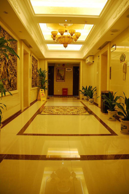 Vienna Hotel Shenzhen Railway Station Exterior foto